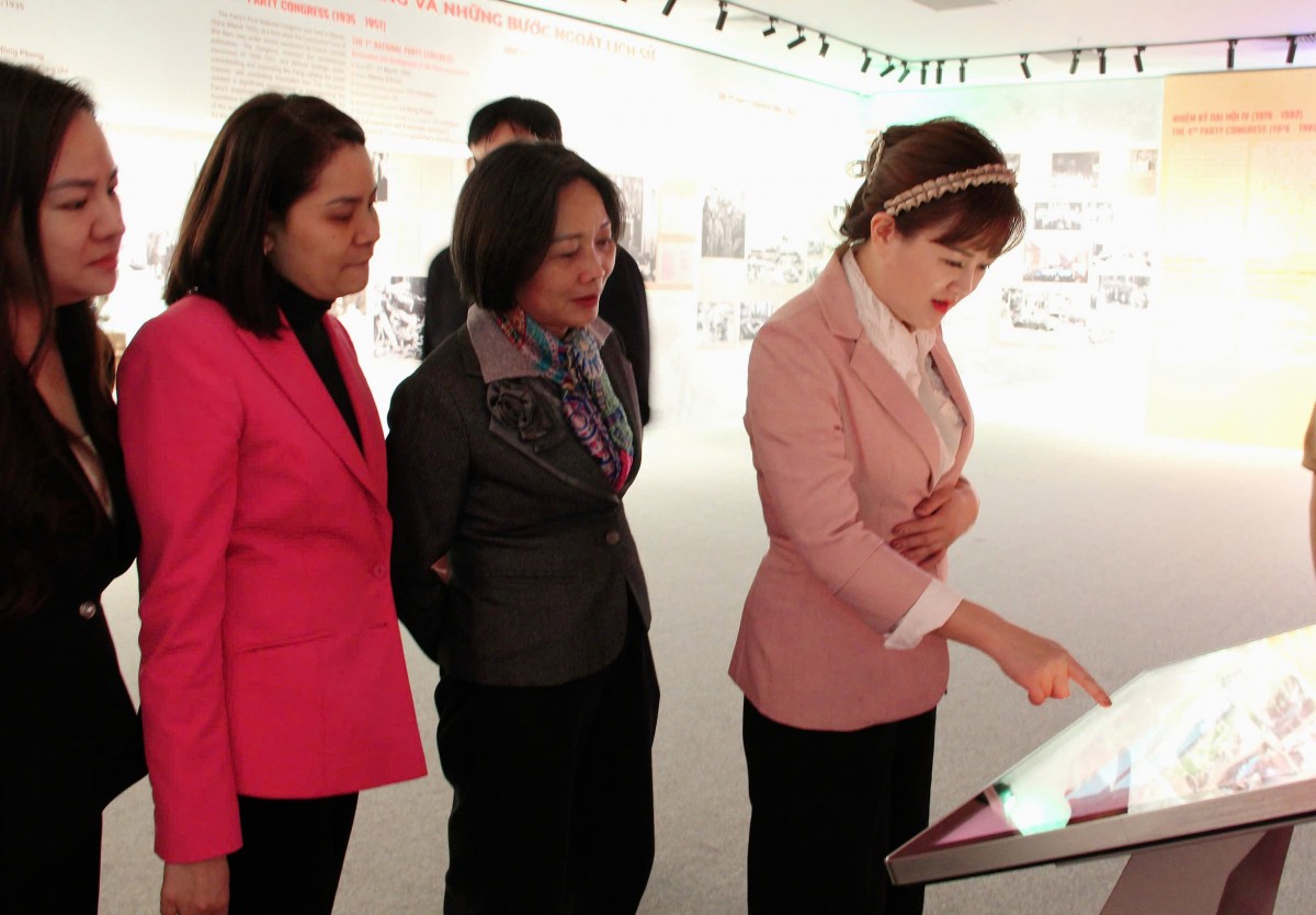 Ý Nghĩa Sinh Hoạt Chuyên Đề Tại Triển Lãm “Đảng Cộng Sản Việt Nam - Từ Đại Hội Đến Đại Hội”