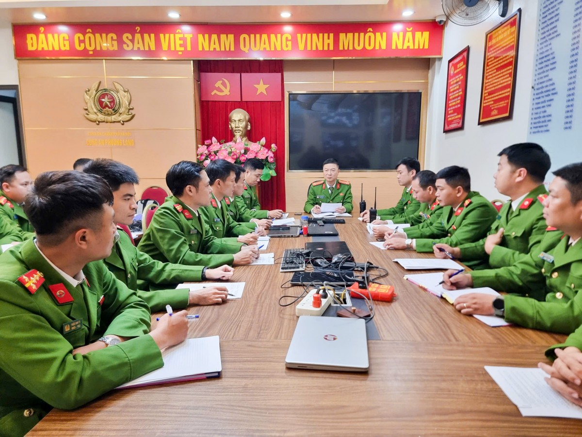 Công An Phường Láng: Tuần Tra Xuyên Đêm, Quyết Tâm Thực Hiện Thắng Lợi Phương Án Bảo Vệ Đại Hội Xiv Của Đảng