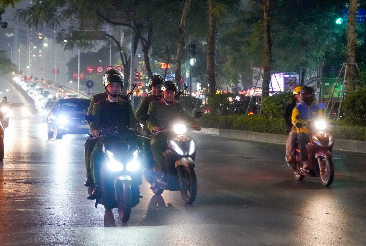 Công An Phường Láng: Tuần Tra Xuyên Đêm, Quyết Tâm Thực Hiện Thắng Lợi Phương Án Bảo Vệ Đại Hội Xiv Của Đảng