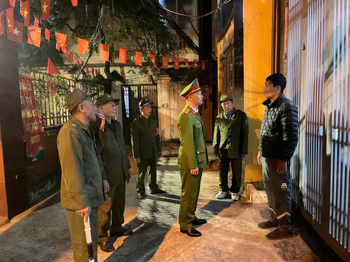 Công An Phường Láng: Tuần Tra Xuyên Đêm, Quyết Tâm Thực Hiện Thắng Lợi Phương Án Bảo Vệ Đại Hội Xiv Của Đảng