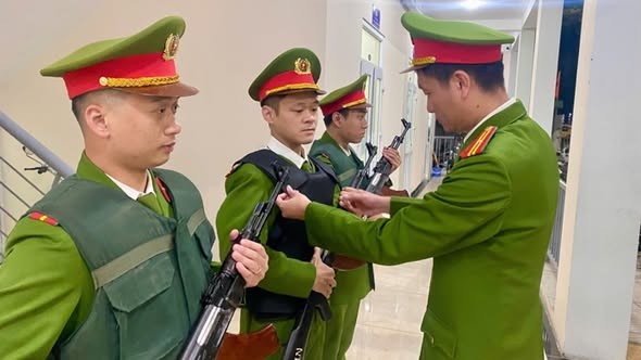 Công An Phường Hai Bà Trưng Ra Quân Tuần Tra Vũ Trang Cấp Độ Cao Bảo Vệ Đại Hội Xiv Của Đảng