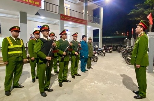 Công an phường Hai Bà Trưng ra quân tuần tra vũ trang cấp độ cao bảo vệ Đại hội XIV của Đảng