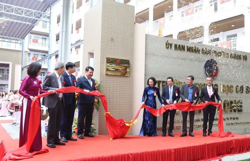 Các Đại Biểu Thực Hiện Nghi Thức Gắn Biển Công Trình