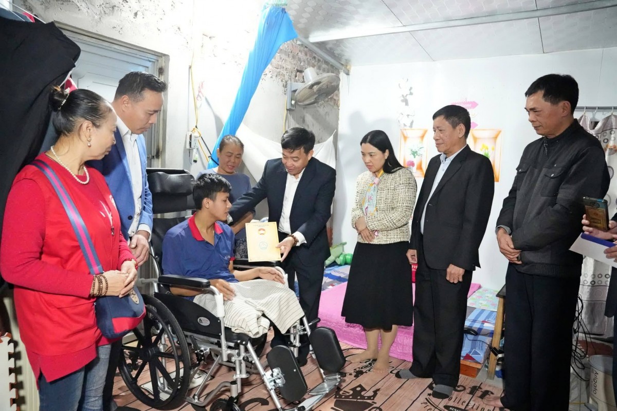 Sơn Tây: Hỗ trợ các hộ gia đình đặc biệt khó khăn, mắc bệnh hiểm nghèo Sơn Tây: Hỗ trợ các hộ gia đình đặc biệt khó khăn, mắc bệnh hiểm nghèo
