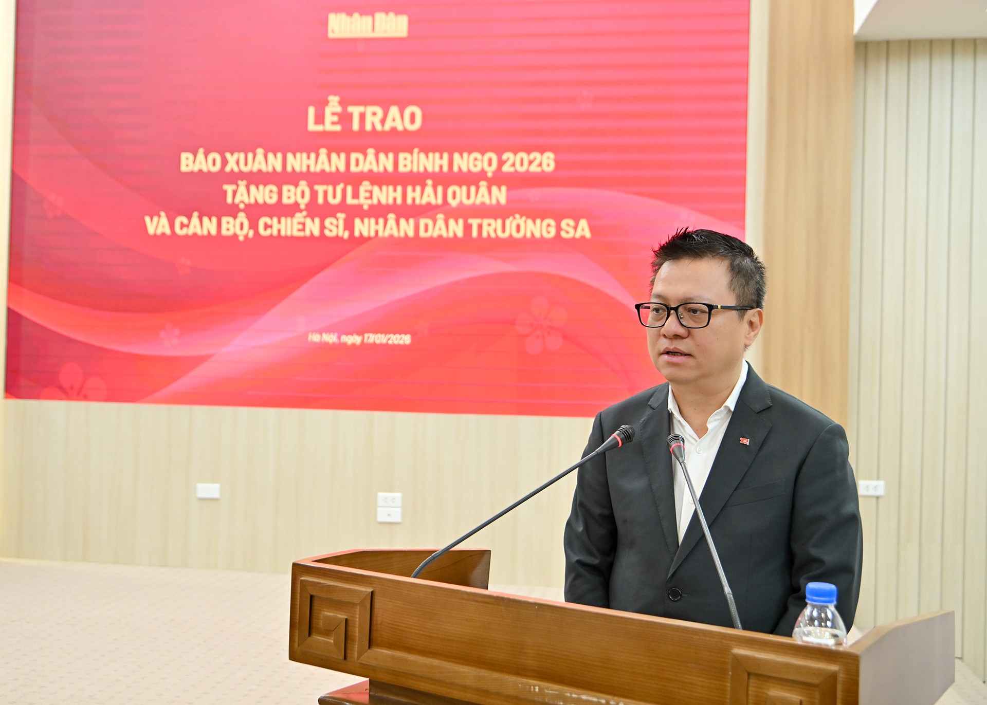 Tặng 5.000 ấn phẩm Báo Xuân Nhân Dân 2026 cho cán bộ, chiến sĩ, nhân dân Trường Sa