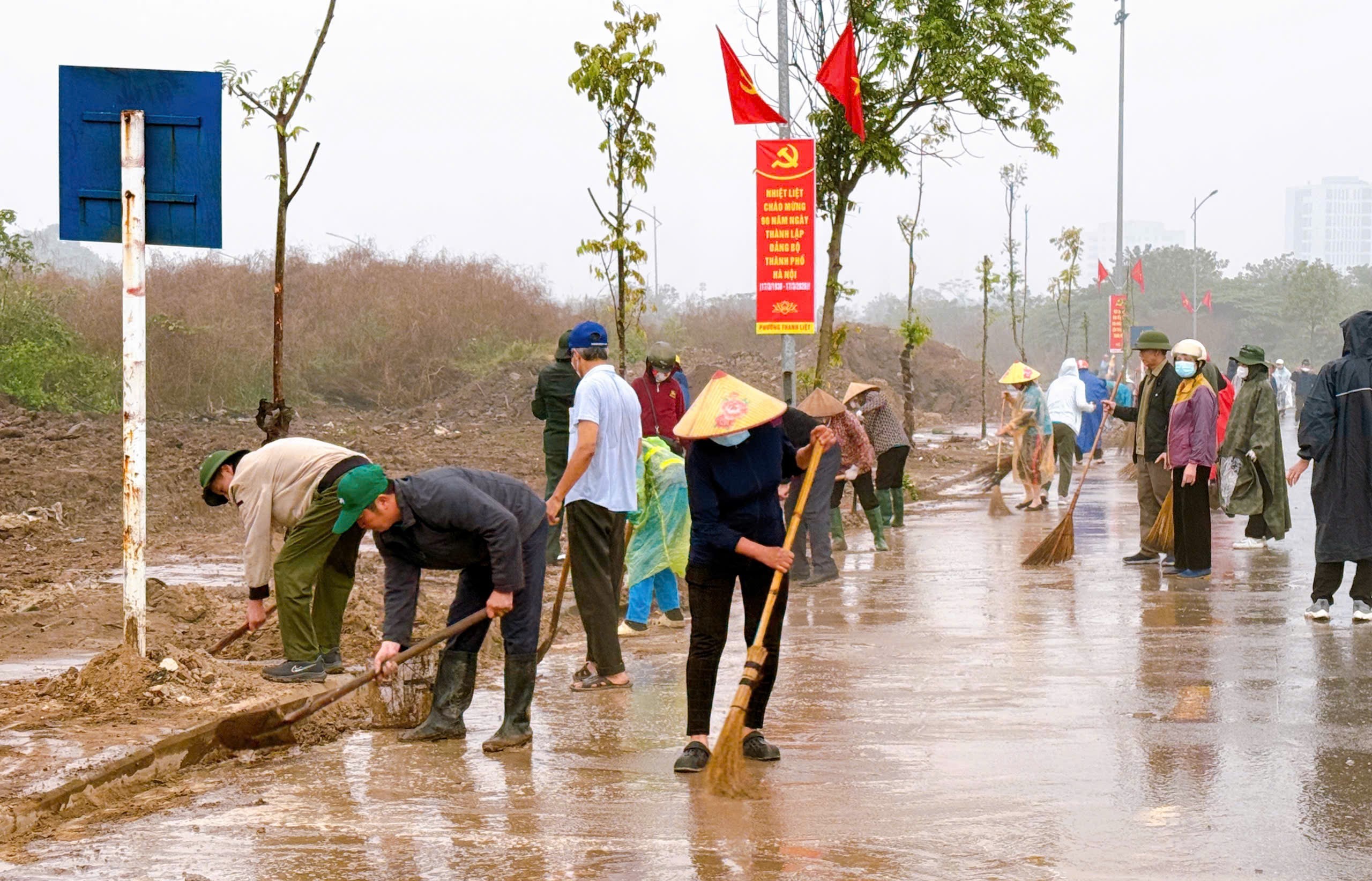 Hơn 200 Cán Bộ, Đảng Viên Và Nhân Dân Phường Thanh Liệt Ra Quân Làm Sạch Cảnh Quan Đô Thị