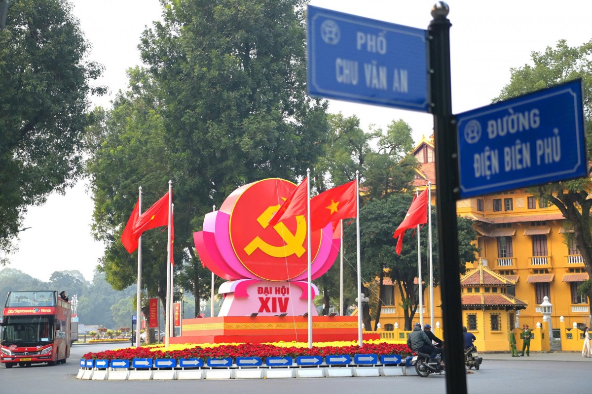 Thủ Đô Hà Nội Rực Rỡ Sắc Đỏ Chào Mừng Đại Hội Đại Biểu Toàn Quốc Lần Thứ Xiv Của Đảng