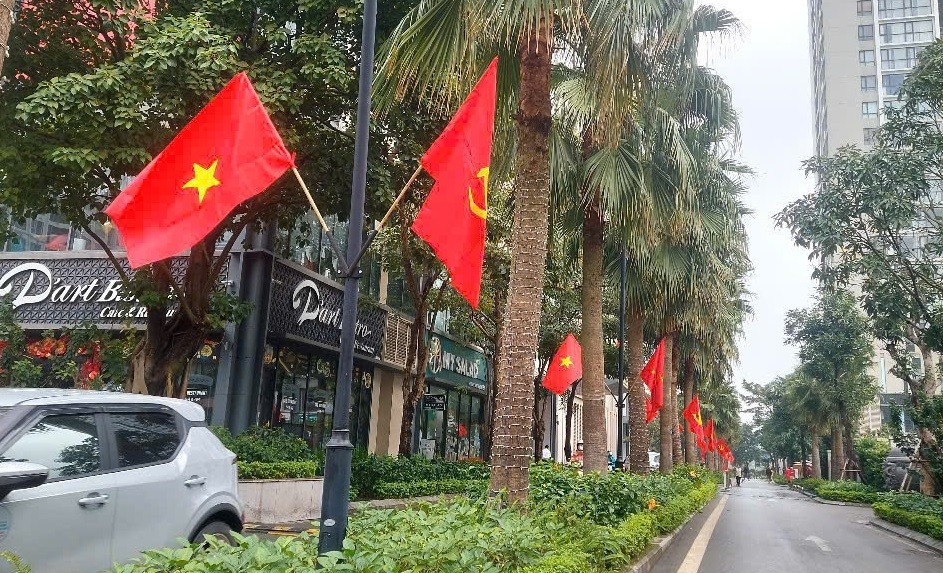 Cầu Giấy rực rỡ cờ hoa, lan tỏa khí thế hướng về Đại hội XIV của Đảng