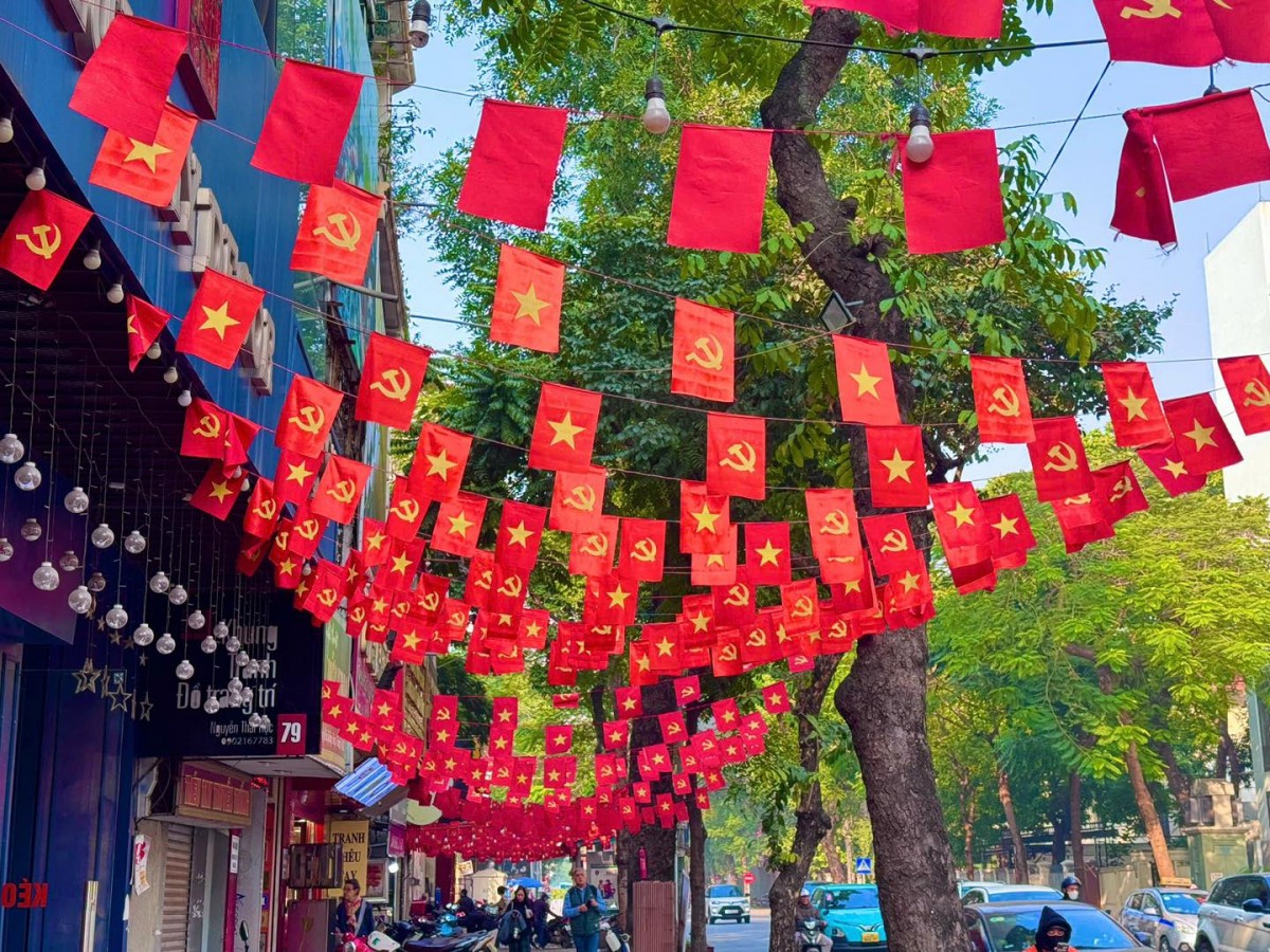 Phường Văn Miếu - Quốc Tử Giám: Rực Rỡ Cờ Hoa Chào Mừng Đại Hội Xiv Của Đảng