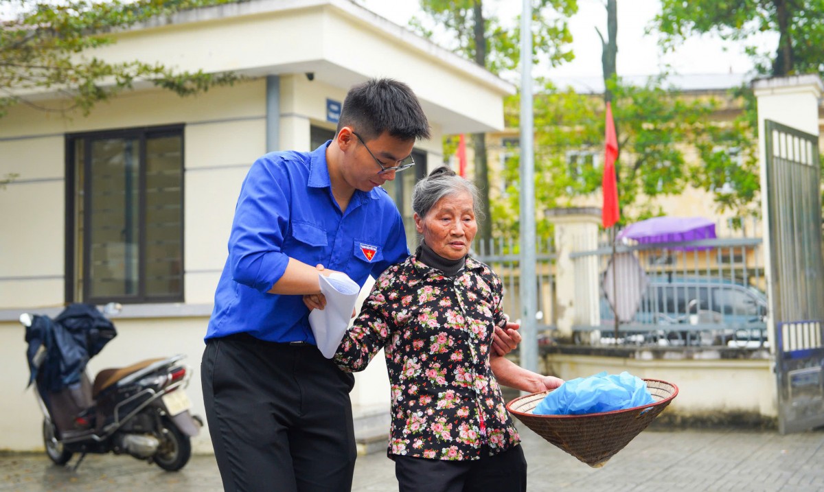 Hơn 2.500 Người Dân Xã Kiều Phú Được Khám, Tư Vấn Sức Khỏe Miễn Phí