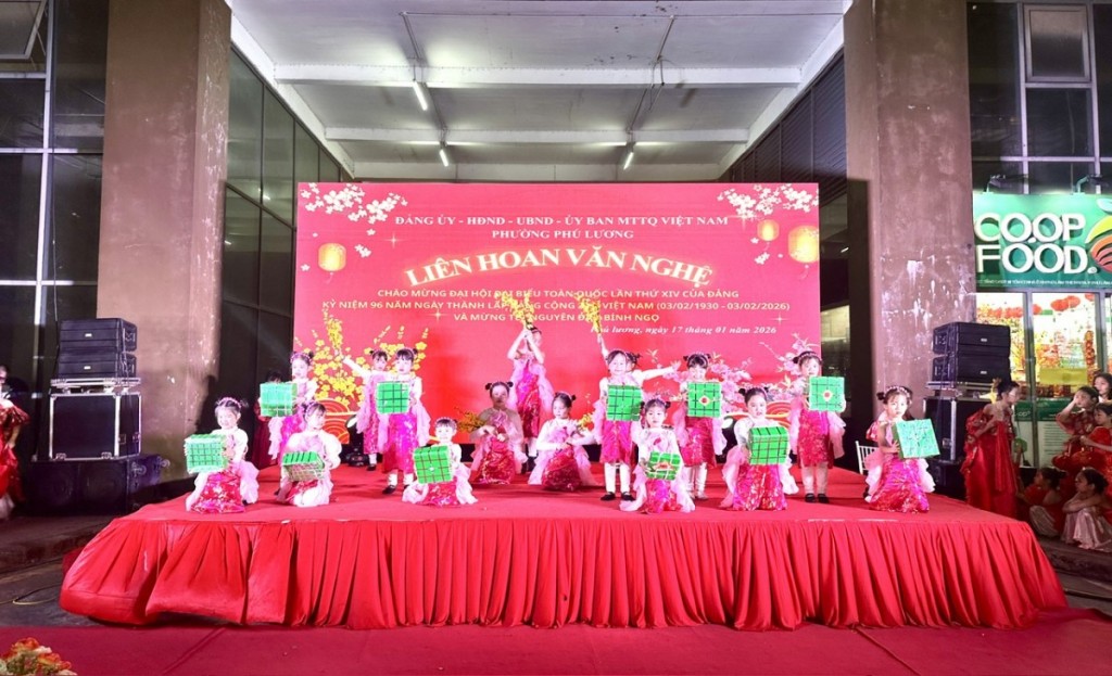 Phú Lương rộn ràng đêm văn nghệ chào mừng Đại hội XIV của Đảng