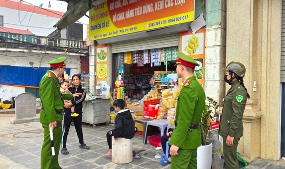 Ra quân cao điểm xử lý các “điểm nghẽn” về trật tự đô thị trên địa bàn xã Hát Môn