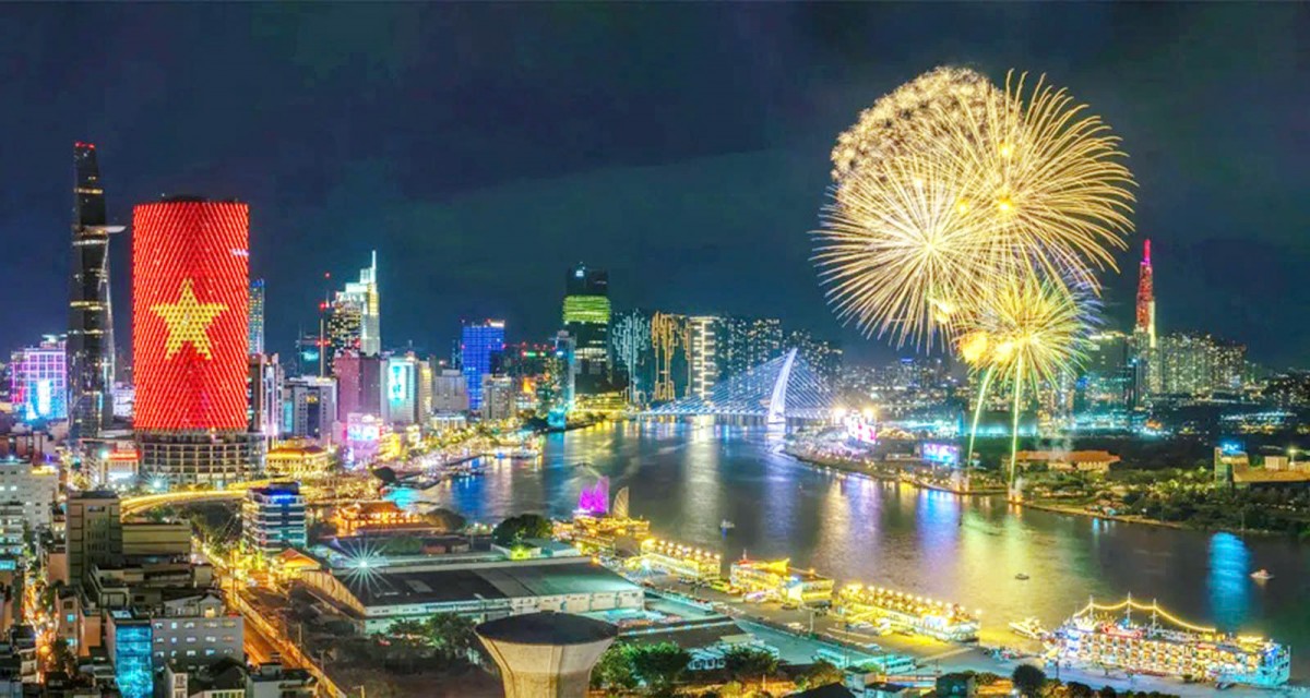 Thành phố Hồ Chí Minh -  Siêu đô thị vươn mình