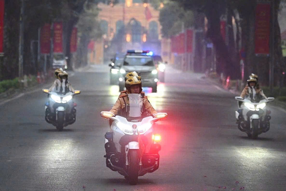 Hình Ảnh Quân Và Dân Thủ Đô Chung Sức Bảo Đảm An Toàn Cho Ngày Đầu Diễn Ra Đại Hội Xiv Của Đảng