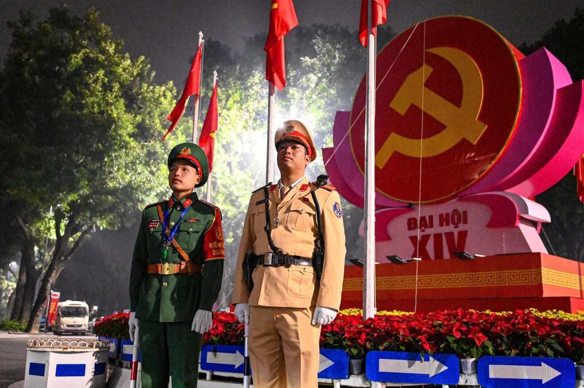 Hình Ảnh Quân Và Dân Thủ Đô Chung Sức Bảo Đảm An Toàn Cho Ngày Đầu Diễn Ra Đại Hội Xiv Của Đảng