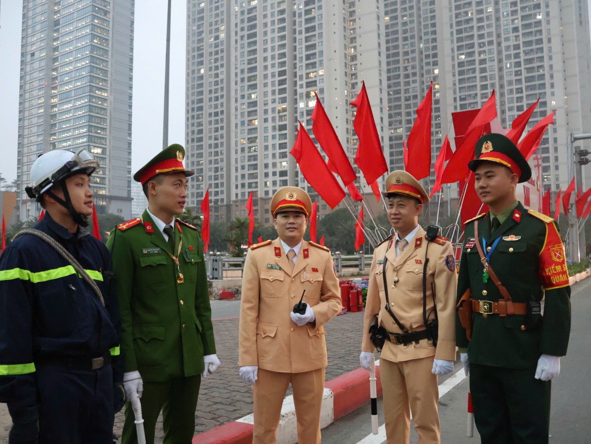 Công An Hà Nội Bảo Đảm Tuyệt Đối An Ninh, An Toàn Ngày Đầu Diễn Ra Các Hoạt Động Của Đại Hội Xiv Quyết Tâm Bảo Vệ An Toàn Tuyệt Đối Pccc&Cnch Phục Vụ Đại Hội Xiv Của Đảng