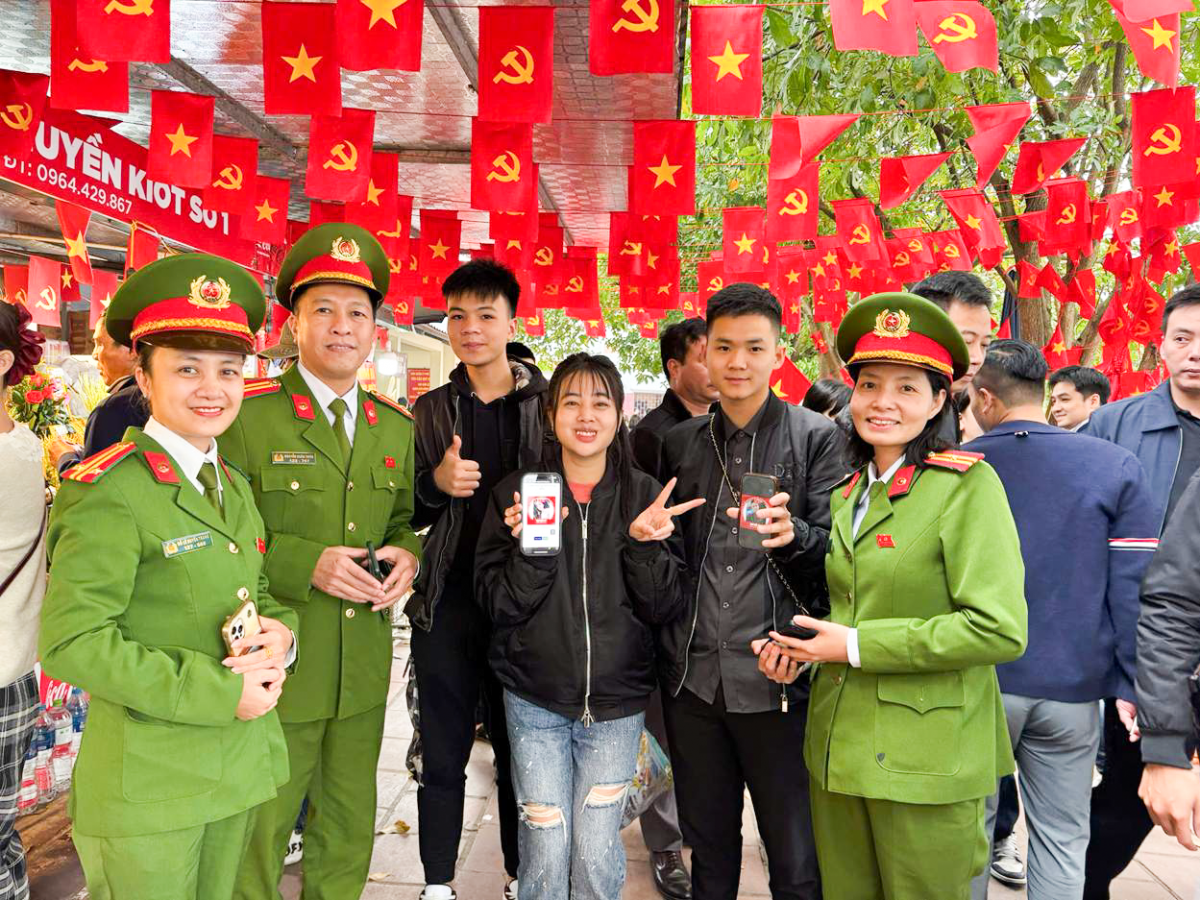 Sáng Tạo Hình Thức Tuyên Truyền Chào Mừng Đại Hội Xiv Tại Phủ Tây Hồ