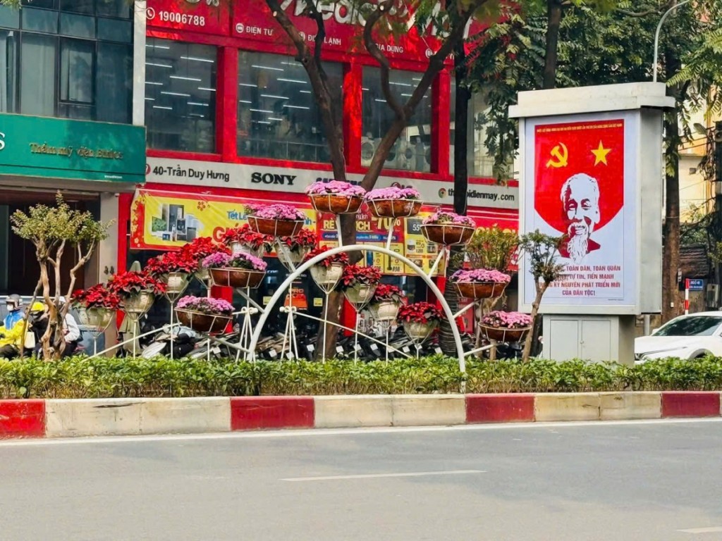 Không Khí Đại Hội Xiv Của Đảng Lan Tỏa Trên Các Tuyến Phố