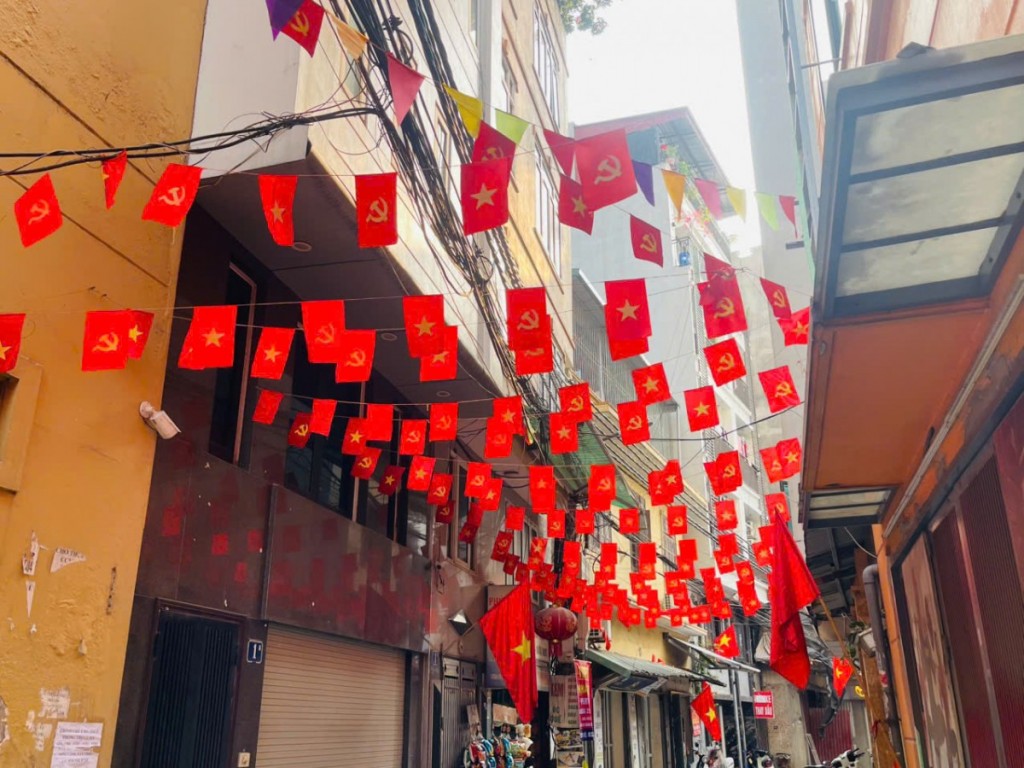 Không Khí Đại Hội Xiv Của Đảng Lan Tỏa Trên Các Tuyến Phố