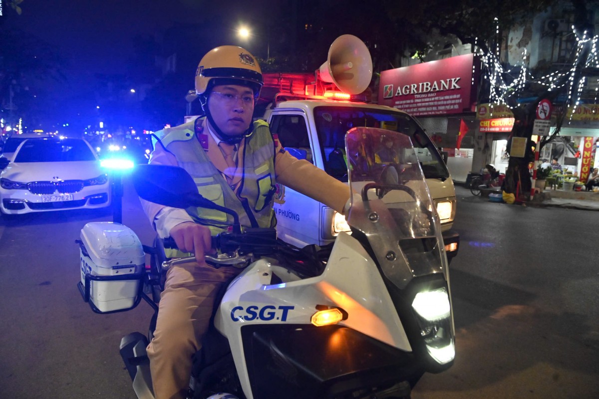 Công An Hà Nội Xuyên Đêm Giữ Vững An Ninh, Trật Tự Phục Vụ Đại Hội Xiv Của Đảng