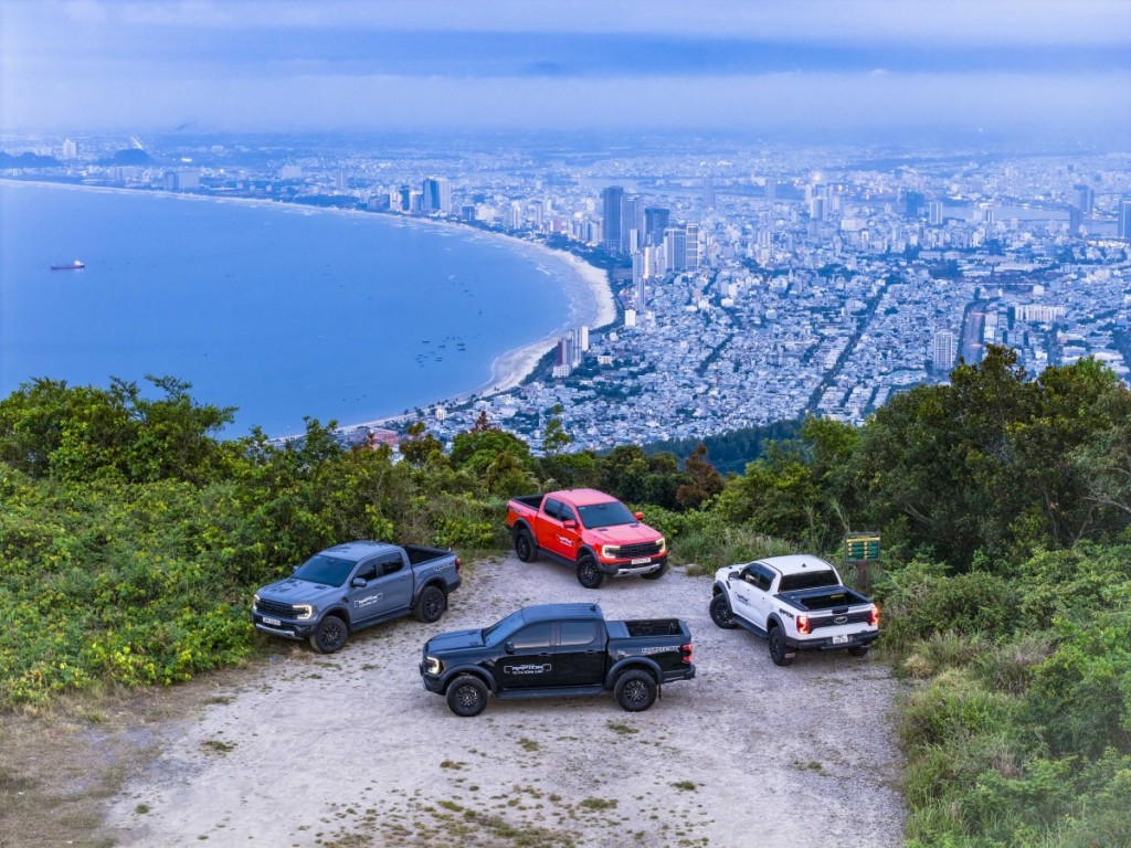 Ford Việt Nam đạt kỷ lục bán hàng 2025, vinh dự nhận Bằng Khen của Thủ tướng Chính phủ