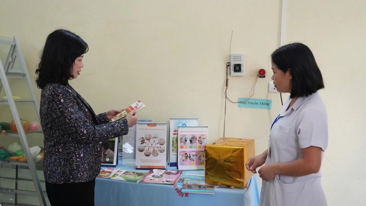 Bộ trưởng Bộ Y tế Đào Hồng Lan: Chăm sóc sức khỏe nhân dân toàn diện, từ sớm, từ xa và ngay từ cơ sở Bộ trưởng Bộ Y tế Đào Hồng Lan: Chăm sóc sức khỏe nhân dân toàn diện, từ sớm, từ xa và ngay từ cơ sở