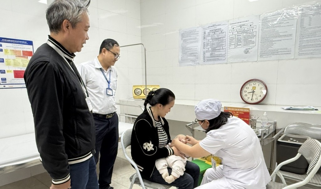 Phấn đấu trên 95% trẻ dưới 1 tuổi được uống đủ 2 liều vắc xin Rota