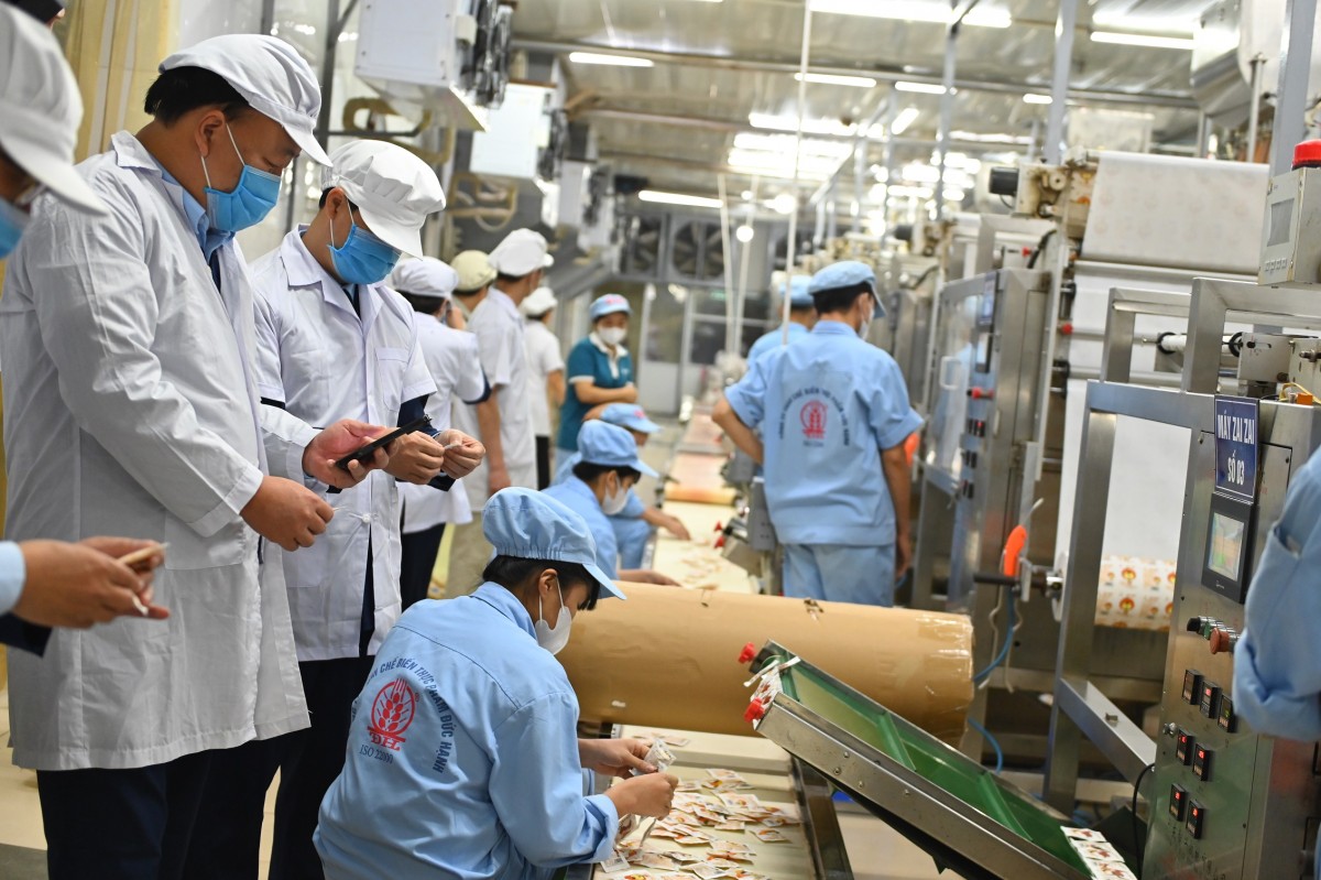 Tăng cường kiểm tra nguồn cung hàng hoá, bình ổn thị trường Tết tại Hà Nội