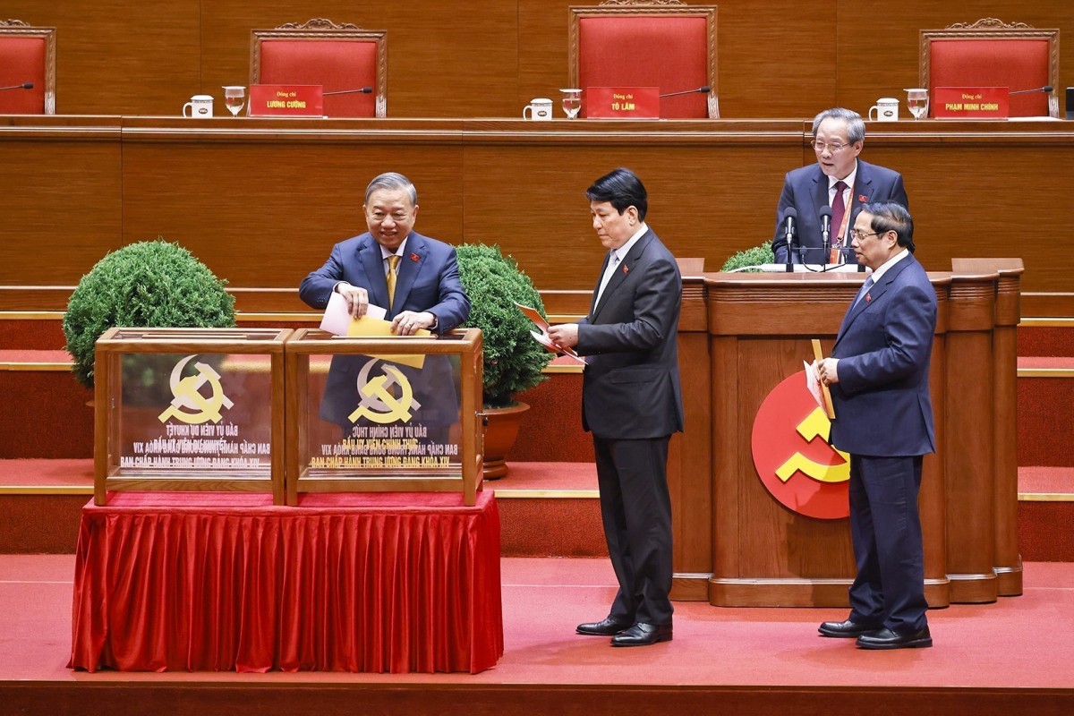 Tổng Bí Thư Tô Lâm Cùng Các Đồng Chí Lãnh Đạo Đảng Và Nhà Nước Bỏ Phiếu Bầu Ban Chấp Hành Trung Ương Đảng Khóa Xiv.