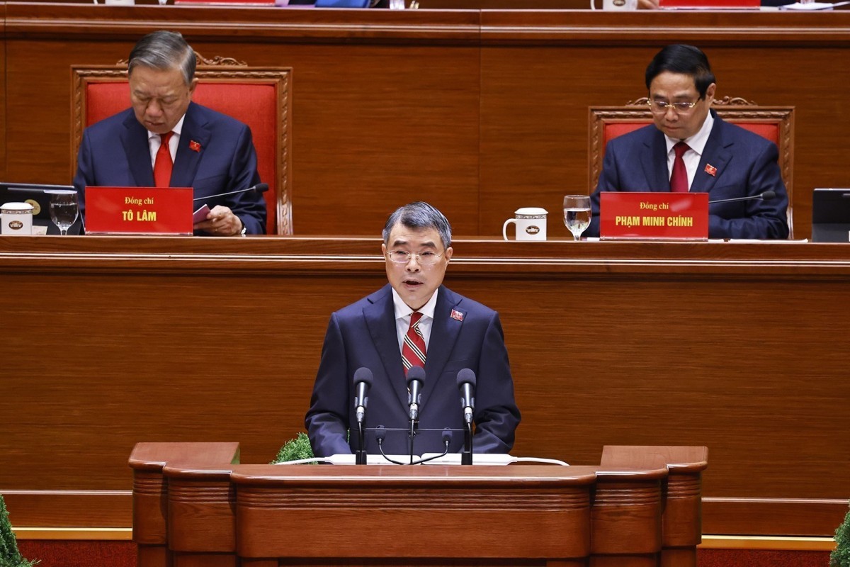 Đồng Chí Lê Minh Hưng, Ủy Viên Bộ Chính Trị, Bí Thư Trung Ương Đảng, Trưởng Ban Tổ Chức Trung Ương Thay Mặt Đoàn Chủ Tịch Trình Bày Báo Cáo Của Bch Trung Ương Đảng Khóa Xiii Về Công Tác Nhân Sự Bch Trung Ương Đảng Khóa Xiv.