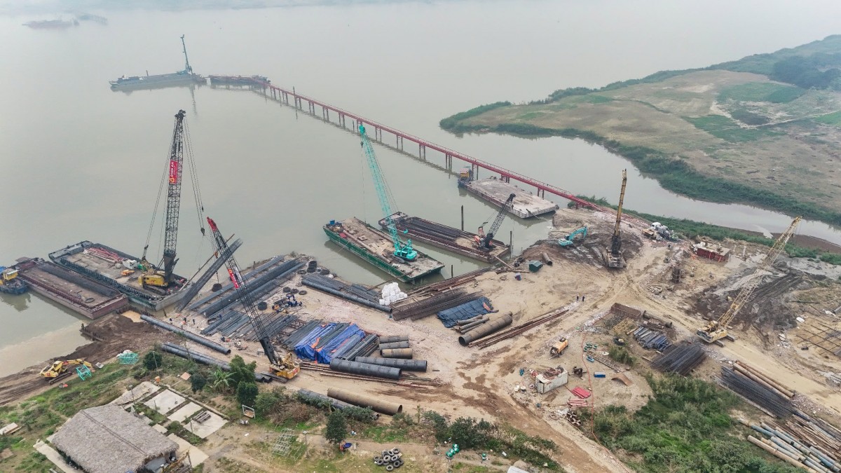 Cận cảnh thi công cầu Thượng Cát hơn 7.300 tỷ đồng bắc qua sông Hồng