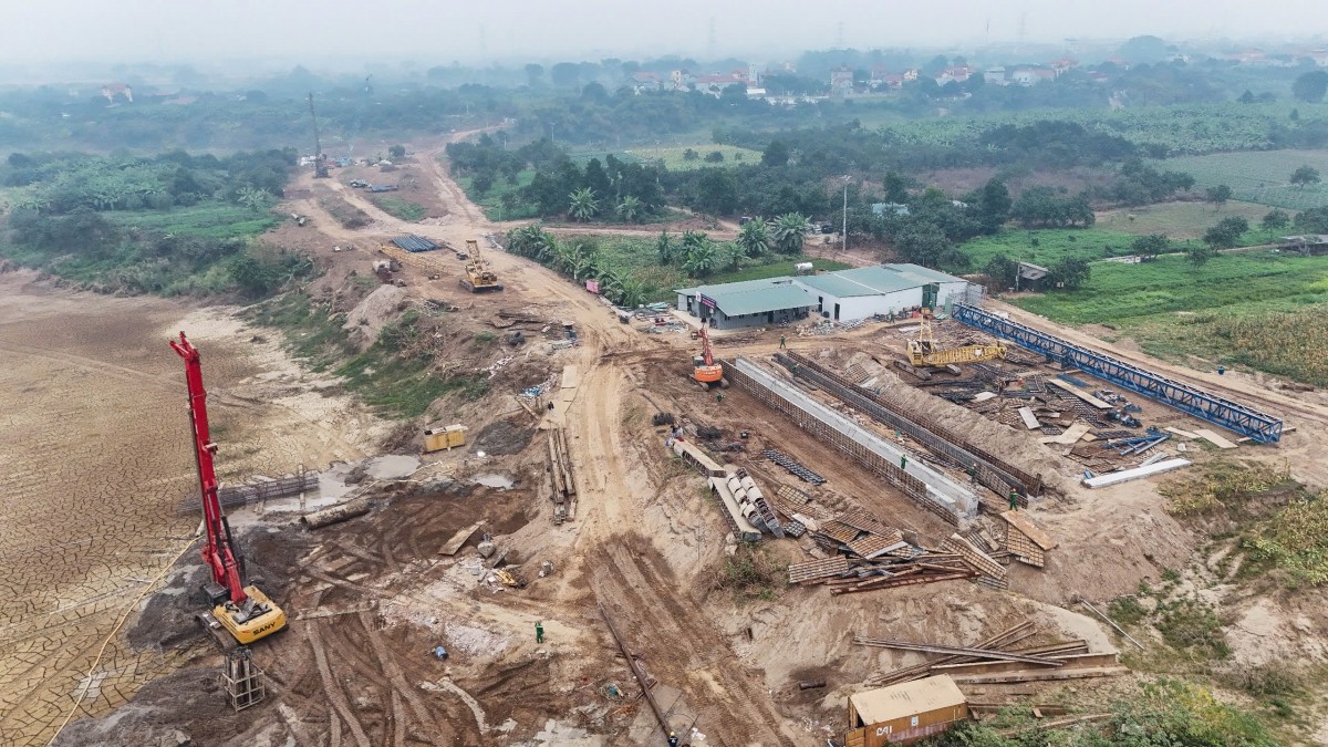 Cận cảnh thi công cầu Thượng Cát hơn 7.300 tỷ đồng bắc qua sông Hồng