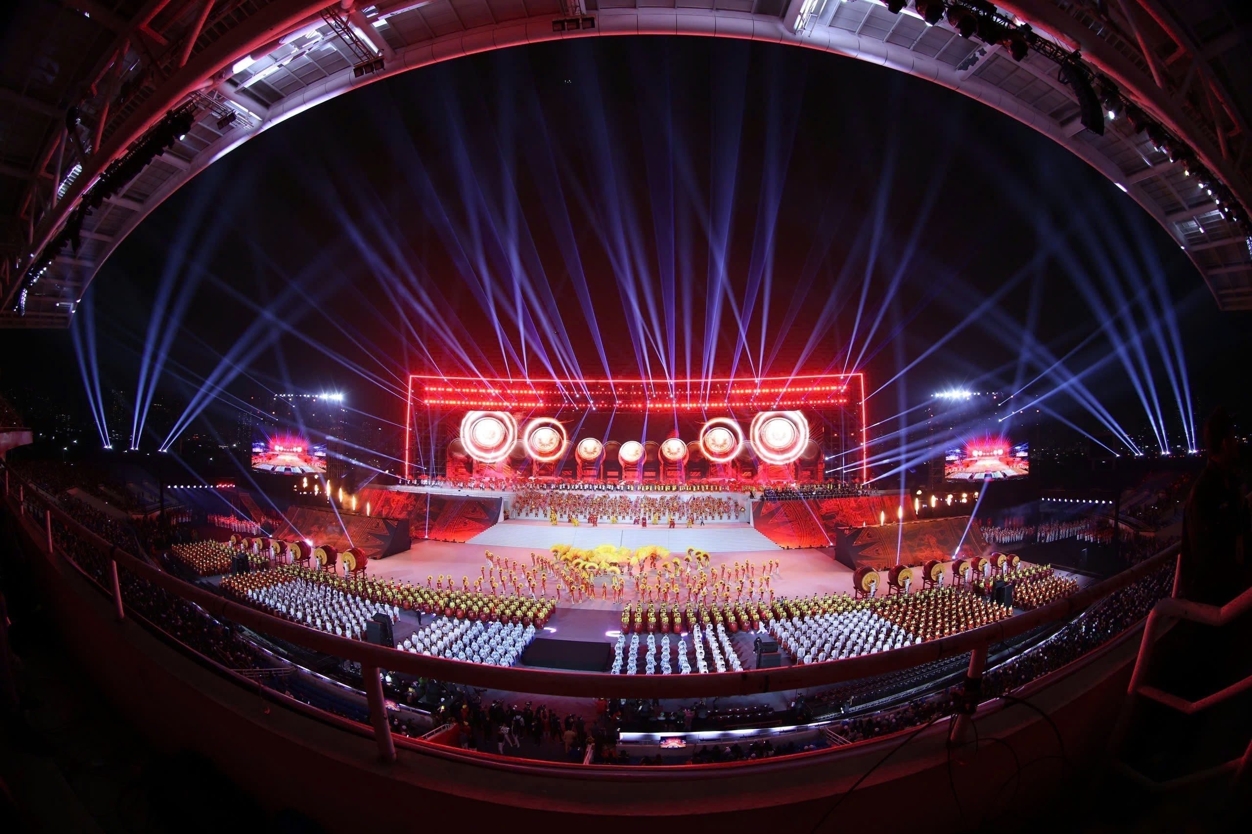 Tổng B&iacute; thư T&ocirc; L&acirc;m dự chương tr&igrave;nh nghệ thuật đặc biệt ch&agrave;o mừng th&agrave;nh c&ocirc;ng Đại hội XIV của Đảng