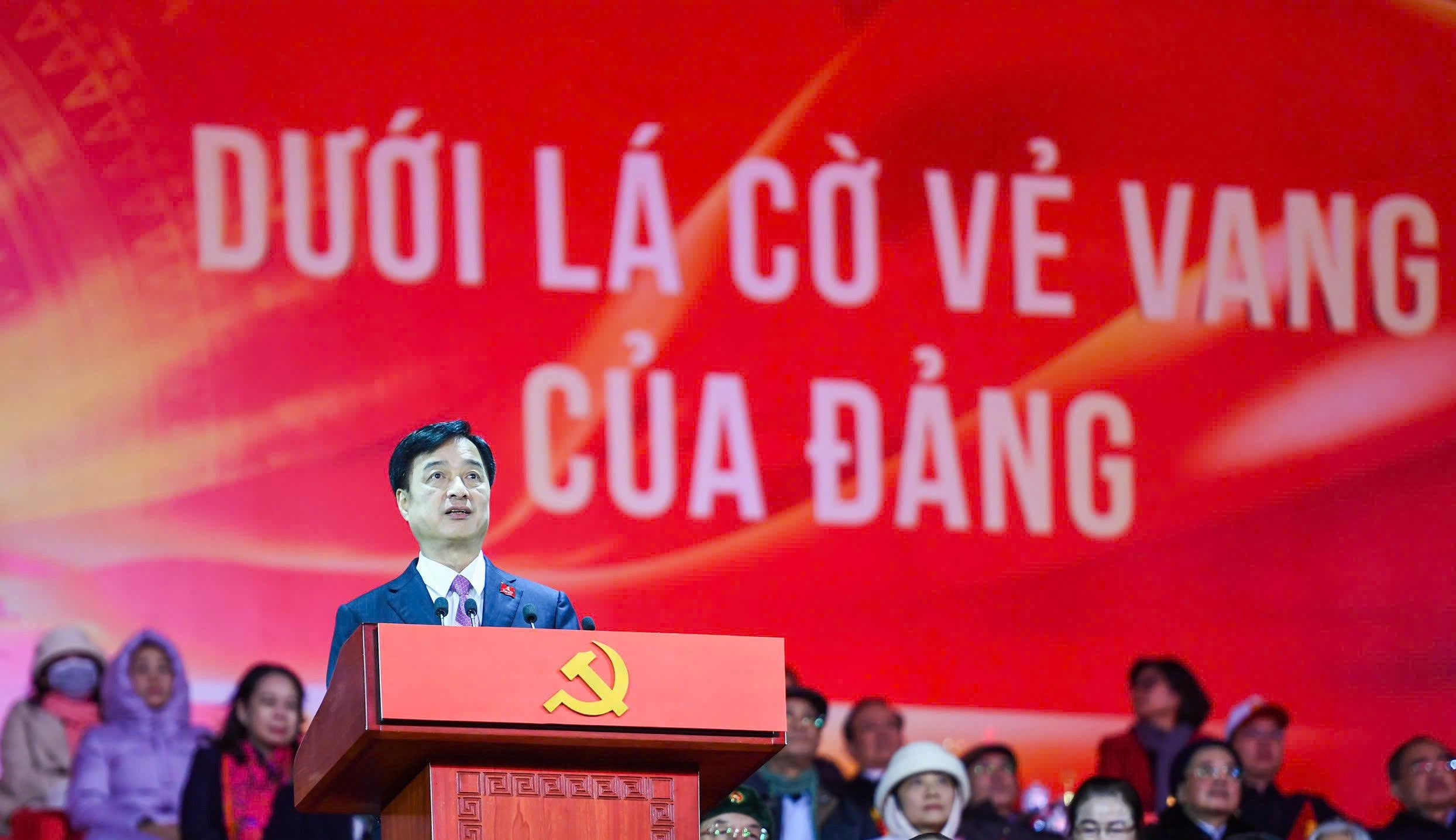 Tổng B&iacute; thư T&ocirc; L&acirc;m dự chương tr&igrave;nh nghệ thuật đặc biệt ch&agrave;o mừng th&agrave;nh c&ocirc;ng Đại hội XIV của Đảng