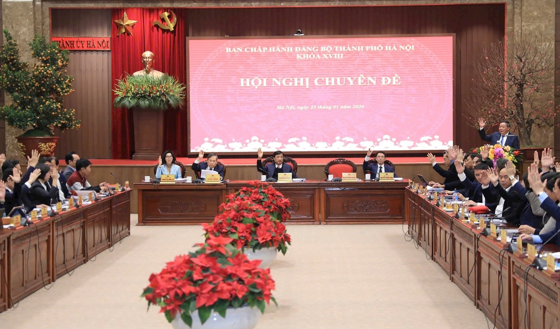 Hội nghị chuyên đề Ban Chấp hành Đảng bộ thành phố Hà Nội xem xét, cho ý kiến nhiều nội dung quan trọng