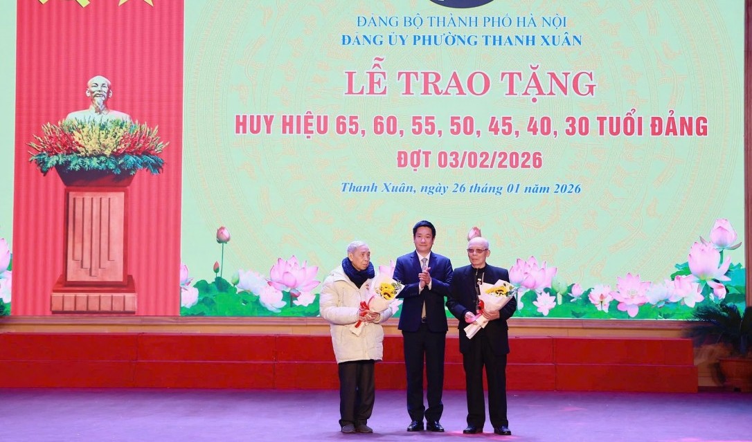 Phường Thanh Xuân: Trao tặng Huy hiệu Đảng đợt 3/2 cho 150 đảng viên
