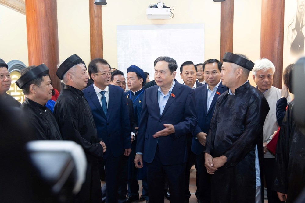 Chủ Tịch Quốc Hội Trần Thanh Mẫn Dâng Hương Tri Ân Trưởng Ban Thường Trực Quốc Hội Bùi Bằng Đoàn Chủ Tịch Quốc Hội Trần Thanh Mẫn Dâng Hương Tri Ân Trưởng Ban Thường Trực Quốc Hội Bùi Bằng Đoàn