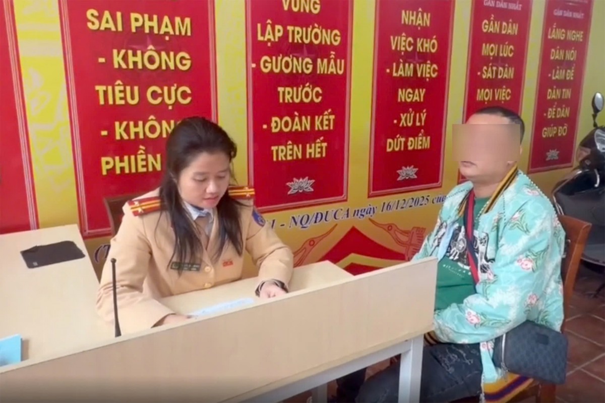 Xe bẩn nhưng biển phải sạch: Phạt 23 triệu đồng tài xế ô tô để bùn đất che khuất biển số Phạt 23 triệu đồng tài xế ô tô để bùn đất che khuất biển số
