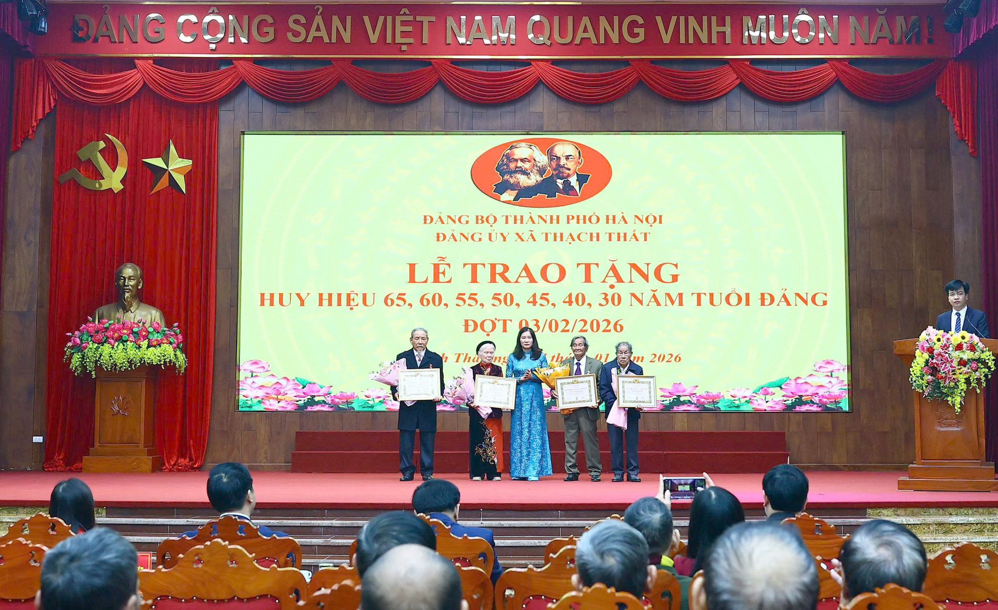 Xã Thạch Thất trao tặng Huy hiệu Đảng đợt 3/2/2026