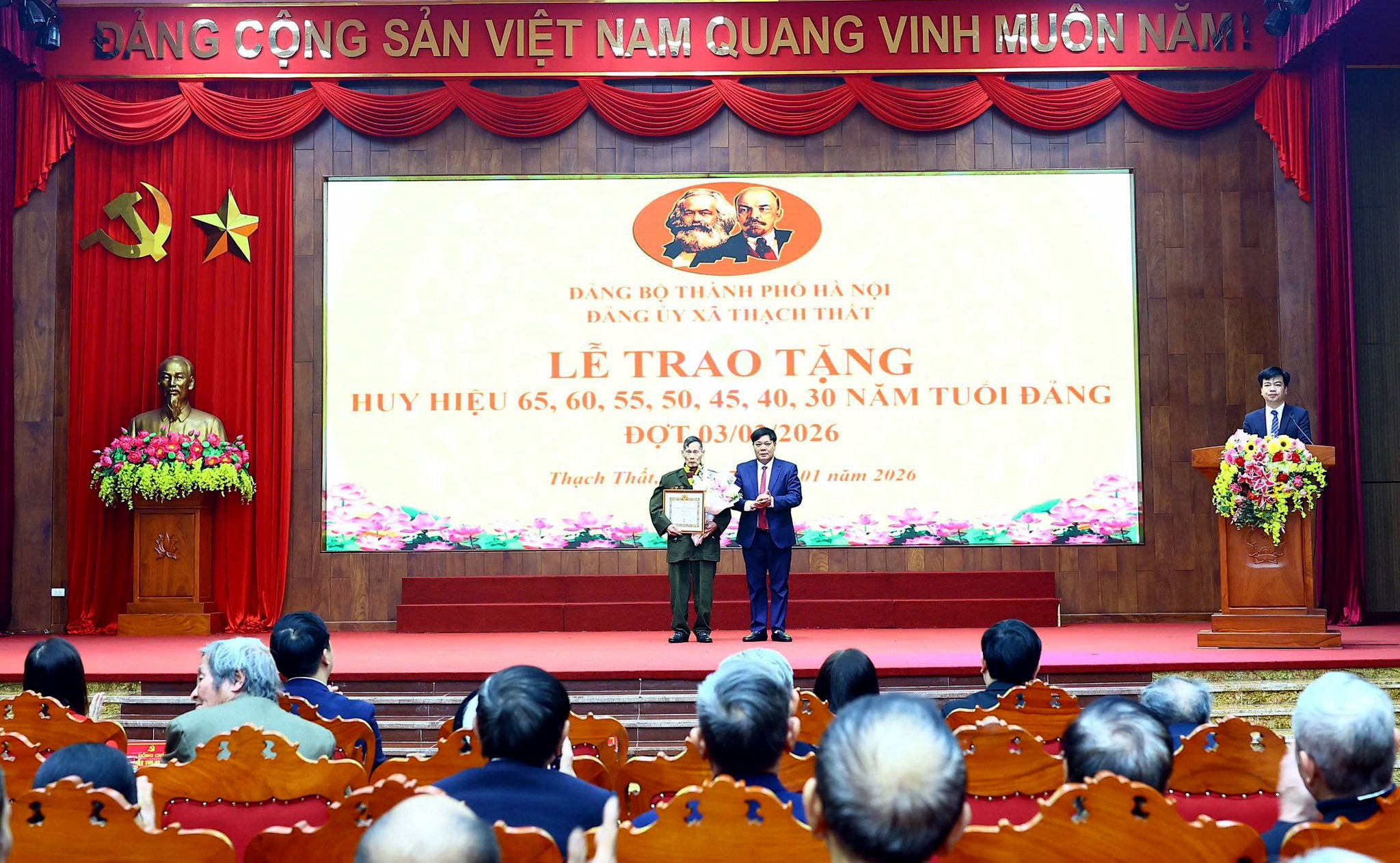 Xã Thạch Thất trao tặng Huy hiệu Đảng đợt 3/2/2026