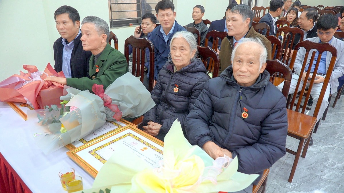 Đảng Bộ Xã Hòa Xá Tôn Vinh Bản Lĩnh Và Cống Hiến Của Các Đảng Viên Lão Thành Đảng Ủy Xã Hòa Xá Tôn Vinh Bản Lĩnh Và Cống Hiến Của Các Đảng Viên Lão Thành