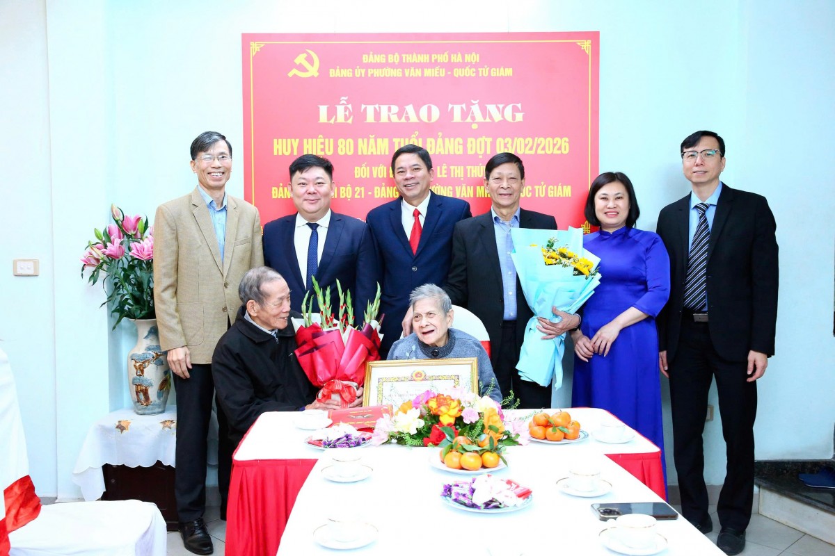 Phường Văn Miếu - Quốc Tử Giám Trang Trọng Tổ Chức Lễ Trao Huy Hiệu Đảng Đợt 3/2/2026 Phường Văn Miếu - Quốc Tử Giám Trang Trọng Tổ Chức Lễ Trao Huy Hiệu Đảng Đợt 3/2/2026