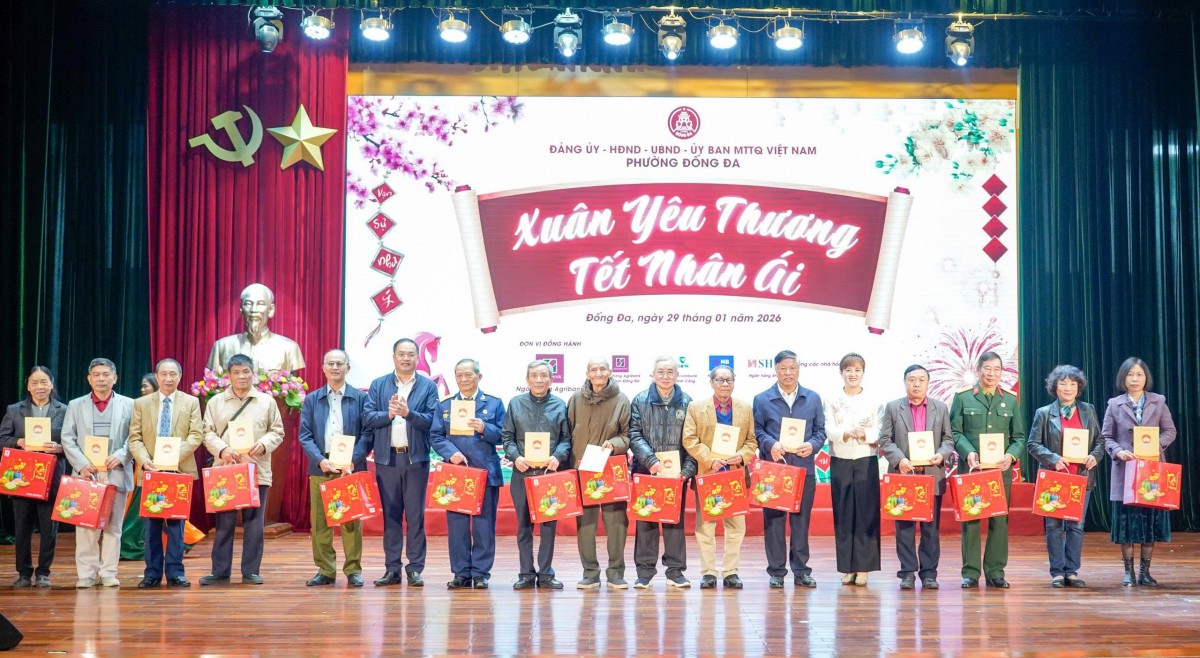 Gần 1 Tỷ Đồng Chăm Lo Tết Cho Người Dân Hoàn Cảnh Khó Khăn Tại Phường Đống Đa Nhiều Phần Quà Ý Nghĩa Đến Với Gia Đình Chính Sách Phường Đống Đa Trước Thềm Xuân Mới
