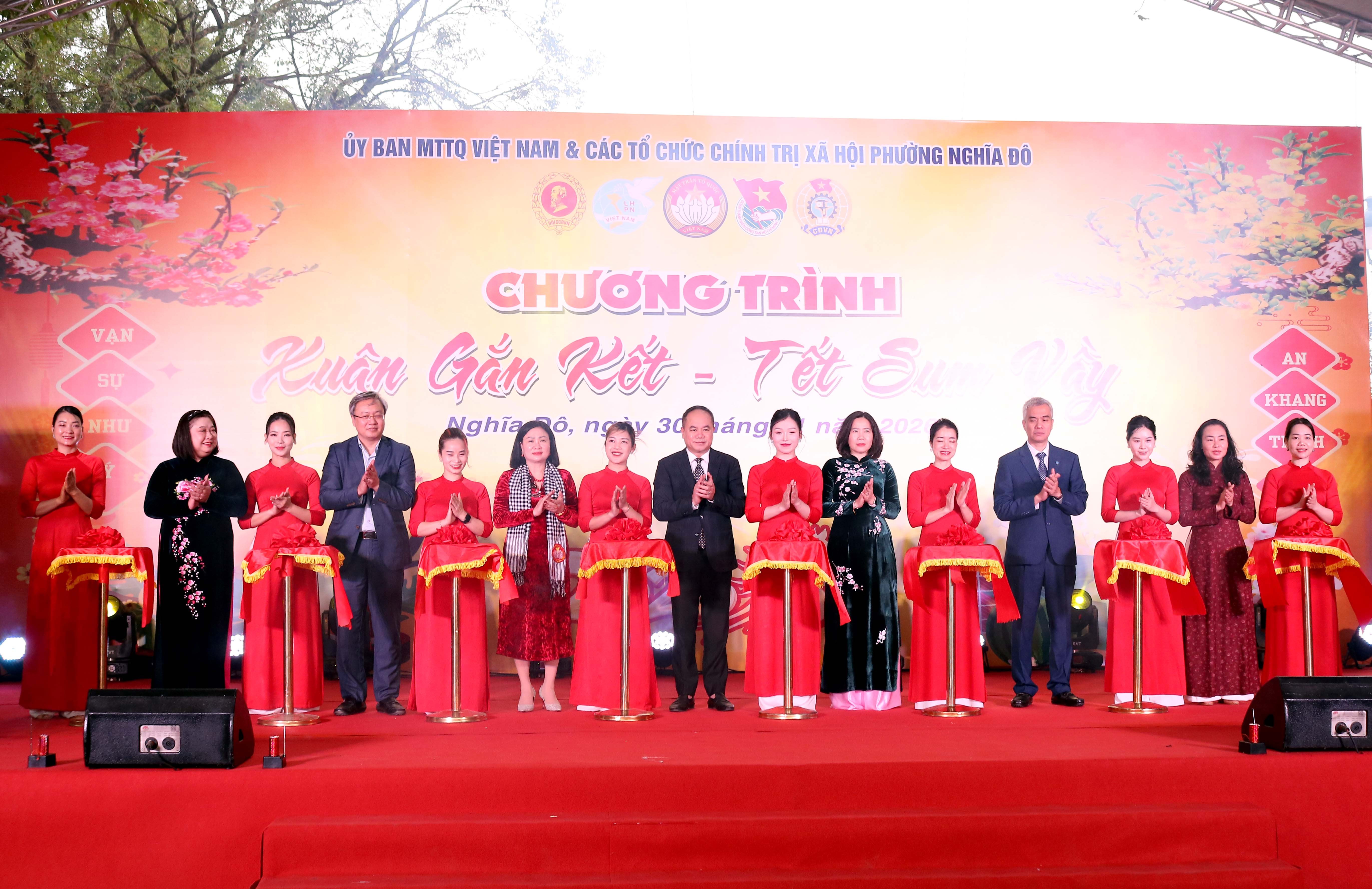 Phường Nghĩa Đô: Gắn Kết Ý Đảng - Lòng Dân Qua Chương Trình “Xuân Gắn Kết - Tết Sum Vầy” Phường Nghĩa Đô: Gắn Kết Ý Đảng - Lòng Dân Qua Chương Trình “Xuân Gắn Kết - Tết Sum Vầy”