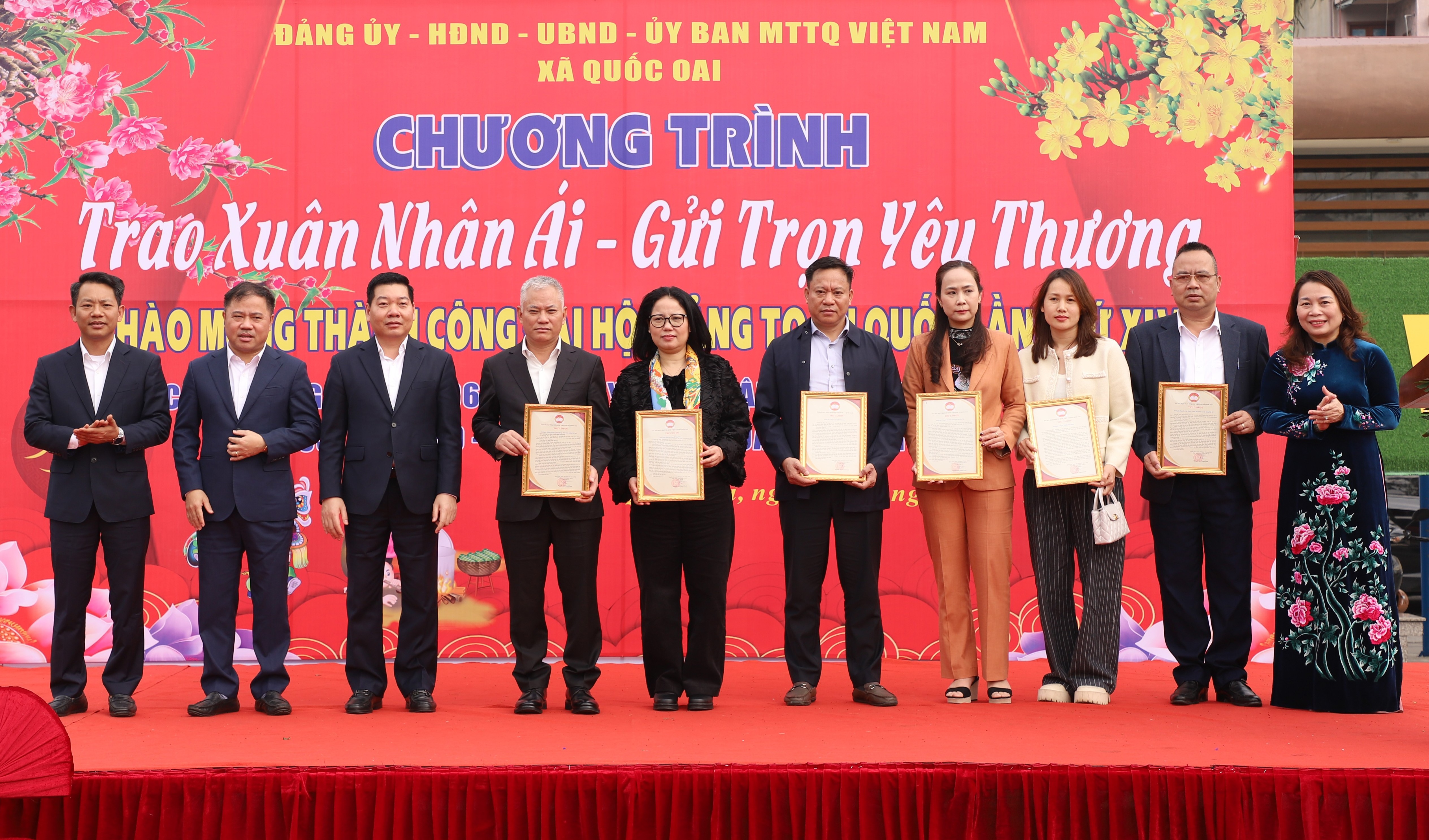 Ấm áp chương trình “Trao xuân nhân ái - Gửi trọn yêu thương” tại xã Quốc Oai