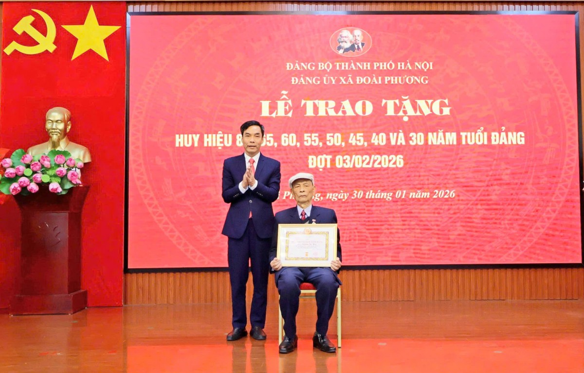 Xã Đoài Phương Trao Tặng Huy Hiệu Đảng Đợt 3/2/2026