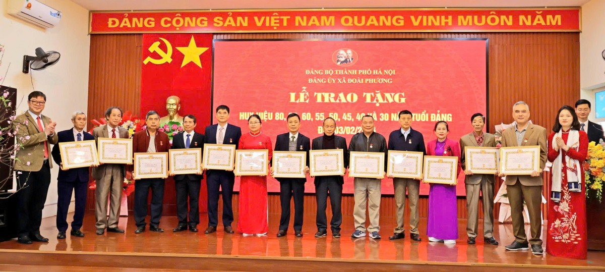 Xã Đoài Phương Trao Tặng Huy Hiệu Đảng Đợt 3/2/2026