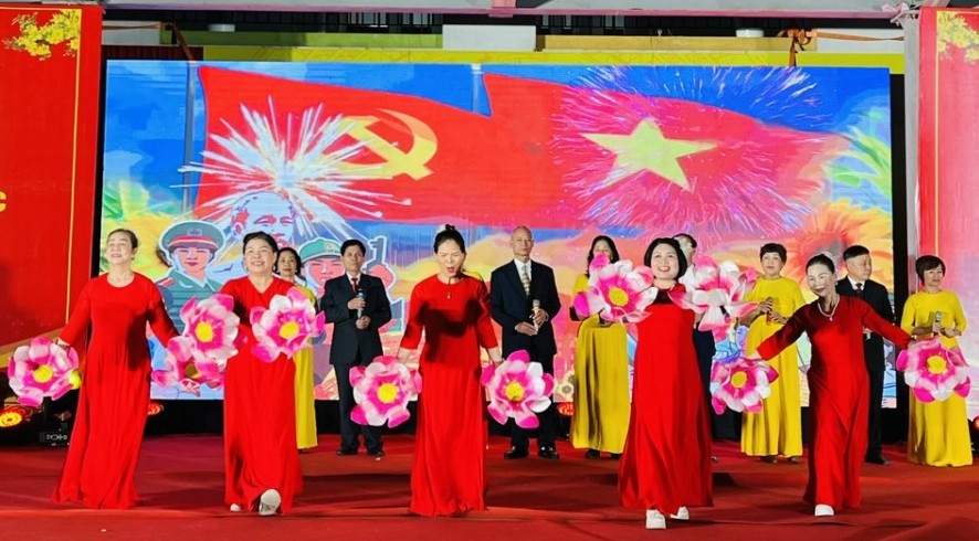 Chương trình văn nghệ “Ánh sáng - Niềm tin - Khát vọng” chào mừng thành công Đại hội XIV của Đảng