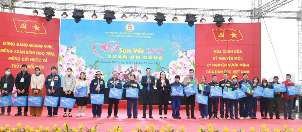 Ấm áp “Tết Sum vầy - Xuân ơn Đảng” với đoàn viên, người lao động phường Hai Bà Trưng