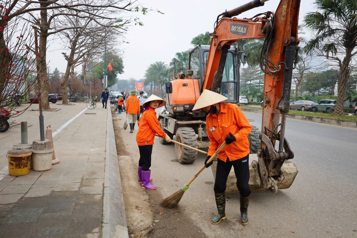 Phú Thượng: Ra quân lập lại trật tự đô thị, xây dựng không gian sống văn minh, hiện đại Phú Thượng: Ra quân lập lại trật tự đô thị, xây dựng không gian sống văn minh, hiện đại